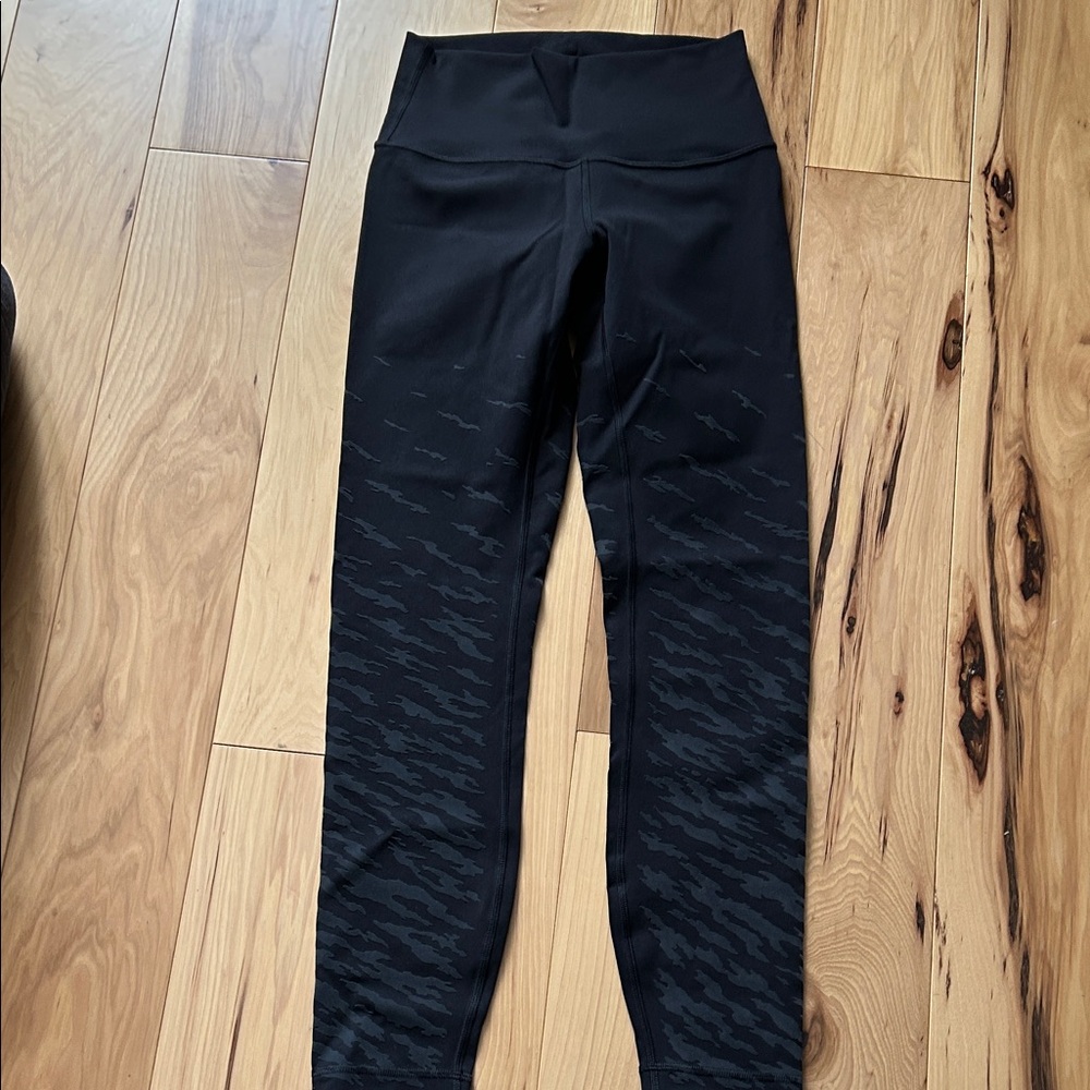 Stylish Lululemon Black Patterned Leggings